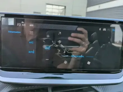 Photo 40 Peugeot 2008  Hybrid 145 e-DCS6