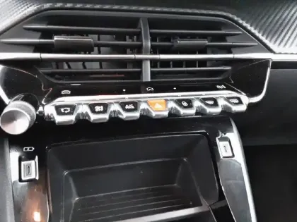 Photo 49 Peugeot 208  PureTech 75 S&S BVM5