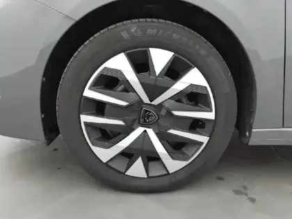 Photo 37 Peugeot 208  PureTech 75 S&S BVM5