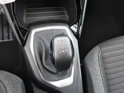 Photo 38 Peugeot 208  PureTech 75 S&S BVM5