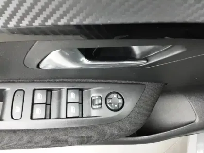 Photo 46 Peugeot 208  PureTech 75 S&S BVM5