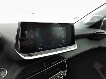 Photo 20 Peugeot 208  Electrique 50 kWh 136ch