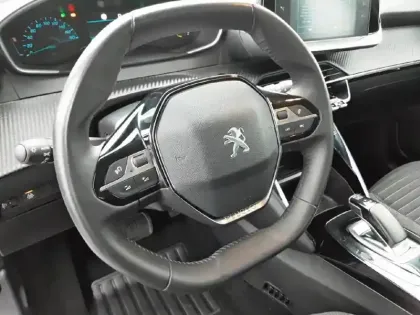 Photo 8 Peugeot 208  Electrique 50 kWh 136ch