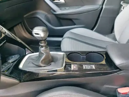 Photo 13 Peugeot 2008  PureTech 100 S&S BVM6