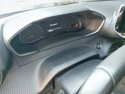 Photo 9 Peugeot 2008  PureTech 100 S&S BVM6