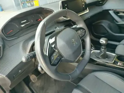 Photo 8 Peugeot 2008  PureTech 100 S&S BVM6