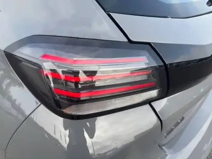 Photo 16 Peugeot 208  PureTech 75 S&S BVM5