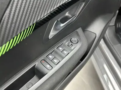 Photo 17 Peugeot 208  PureTech 75 S&S BVM5