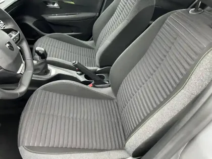 Photo 10 Peugeot 208  PureTech 75 S&S BVM5