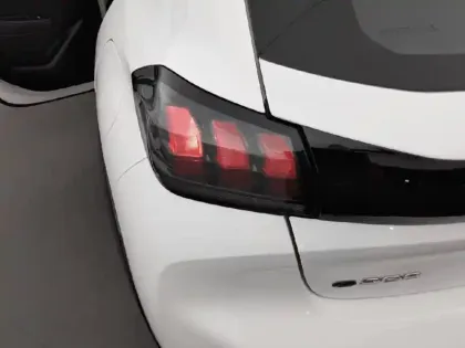 Photo 16 Peugeot 208  Electrique 50 kWh 136ch