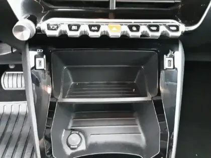 Photo 24 Peugeot 208  Electrique 50 kWh 136ch