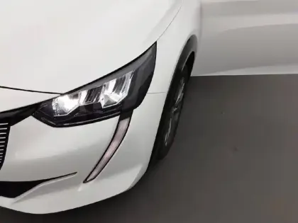 Photo 15 Peugeot 208  Electrique 50 kWh 136ch