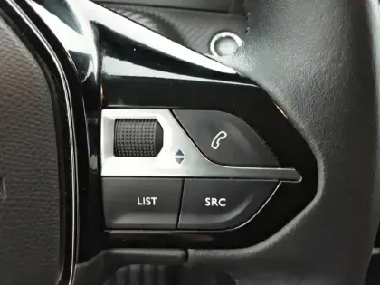 Photo 21 Peugeot 208  Electrique 50 kWh 136ch