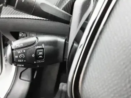 Photo 18 Peugeot 208  Electrique 50 kWh 136ch