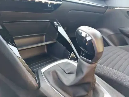 Photo 33 Peugeot 208  PureTech 75 S&S BVM5