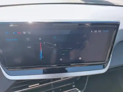 Photo 38 Peugeot 208  PureTech 75 S&S BVM5