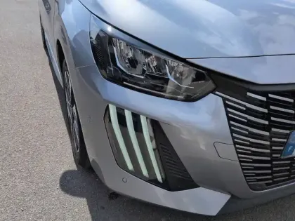 Photo 38 Peugeot 208  Hybrid 110 e-DCS6