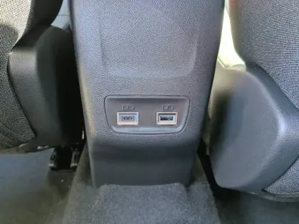 Photo 45 Peugeot 2008  Hybrid 145 e-DCS6