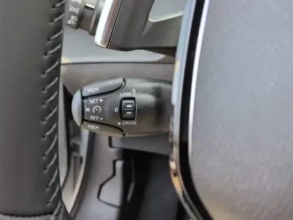 Photo 44 Peugeot 2008  Hybrid 145 e-DCS6