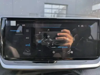Photo 40 Peugeot 2008  Hybrid 145 e-DCS6