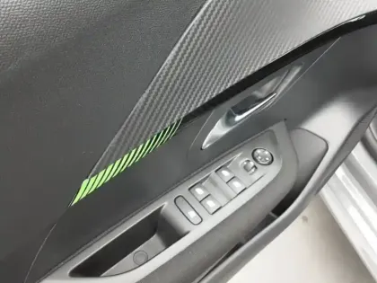 Photo 38 Peugeot 208  PureTech 75 S&S BVM5