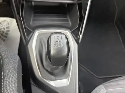 Photo 33 Peugeot 208  PureTech 75 S&S BVM5