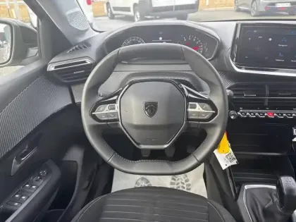 Photo 28 Peugeot 208  PureTech 75 S&S BVM5