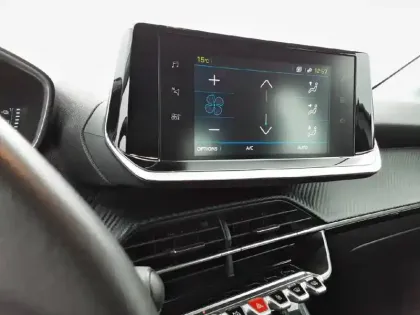 Photo 20 Peugeot 208  Electrique 50 kWh 136ch