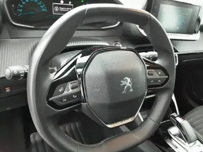 Photo 8 Peugeot 208  Electrique 50 kWh 136ch