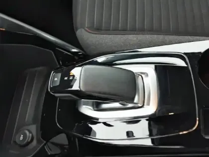 Photo 13 Peugeot 208  Electrique 50 kWh 136ch