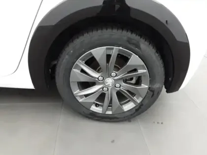 Photo 12 Peugeot 208  Electrique 50 kWh 136ch