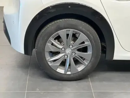 Photo 7 Peugeot 208  e- 136ch Style