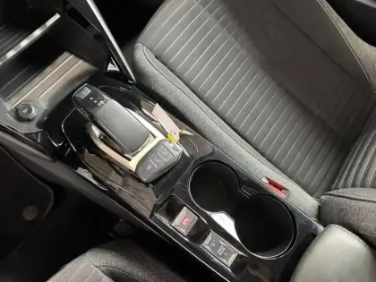 Photo 13 Peugeot 208  e- 136ch Style