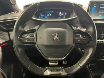 Photo 14 Peugeot 2008  e- 136ch GT