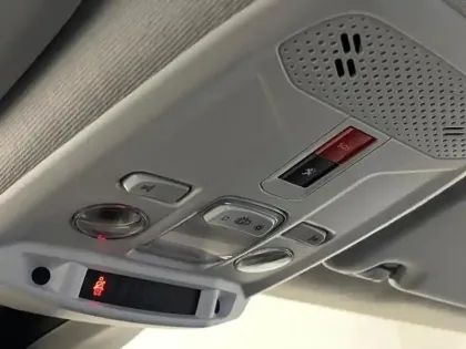 Photo 12 Peugeot 208  Affaire 1.5 BlueHDi 100 Premium