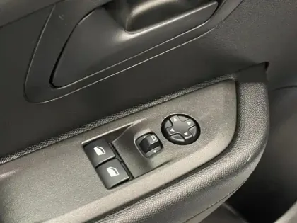 Photo 9 Peugeot 208  Affaire 1.5 BlueHDi 100 Premium