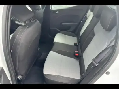 Photo 13 Renault Clio  1.6 E-Tech 145ch full hybrid Evolution - 24