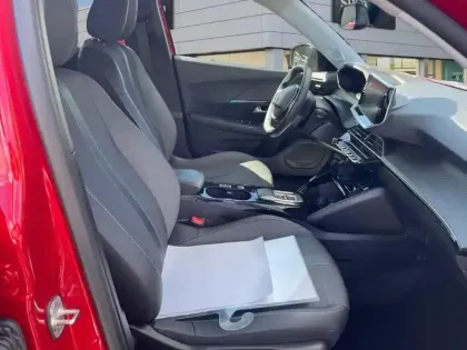 Photo 8 Peugeot 2008  Electrique 136 ch Allure