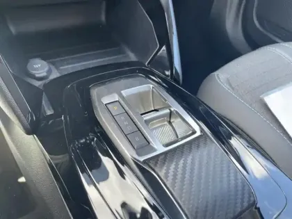 Photo 23 Peugeot 2008  Electrique 136 ch Allure