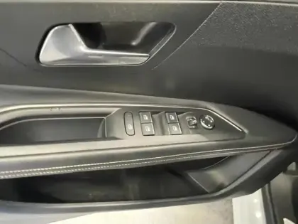 Photo 23 Peugeot 3008  HYBRID 225ch GT e-EAT8