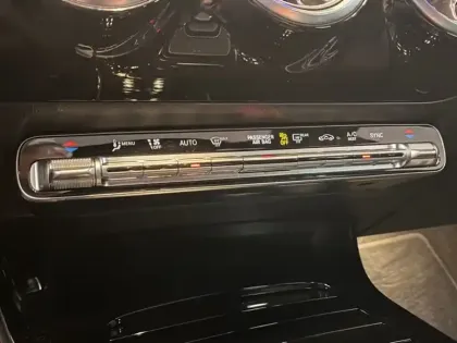 Photo 13 Mercedes Classe A 200 d AMG Line