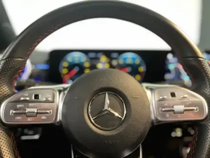 Photo 7 Mercedes Classe A 200 d AMG Line