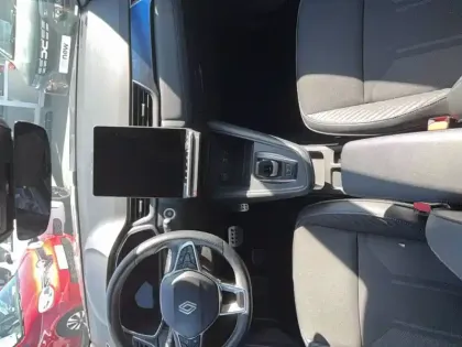 Photo 9 Renault Captur  E-Tech full hybrid 160 ch