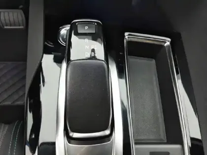 Photo 33 Peugeot 3008  Hybrid 225 e-EAT8