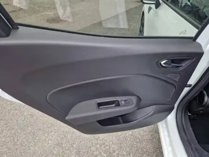 Photo 23 Renault Clio  E-Tech full hybrid 145 ch GSR2