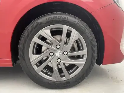 Photo 17 Peugeot 208  PureTech 100 S&S BVM6