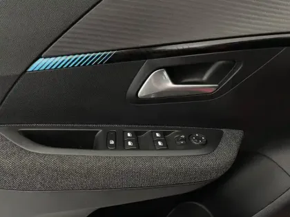 Photo 28 Peugeot 208  PureTech 100 S&S BVM6