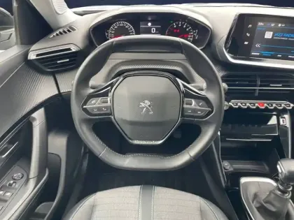 Photo 15 Peugeot 2008  PureTech 130 S&S BVM6