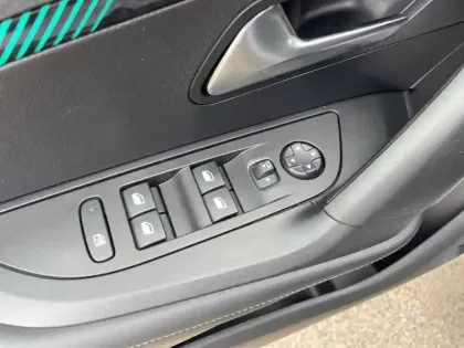 Photo 27 Peugeot 2008  PureTech 130 S&S BVM6