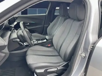 Photo 13 Peugeot 2008  PureTech 130 S&S BVM6